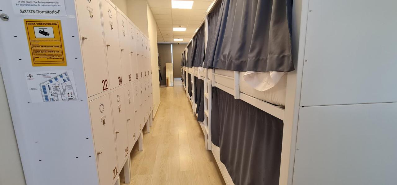 Albergue Sixtos No Caminho ซานติอาโก เด กอมโปสเตลา ภายนอก รูปภาพ