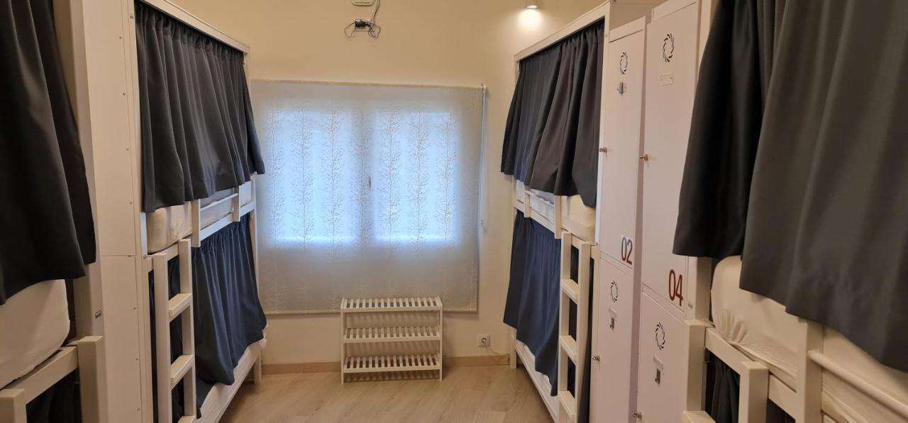 Albergue Sixtos No Caminho ซานติอาโก เด กอมโปสเตลา ภายนอก รูปภาพ