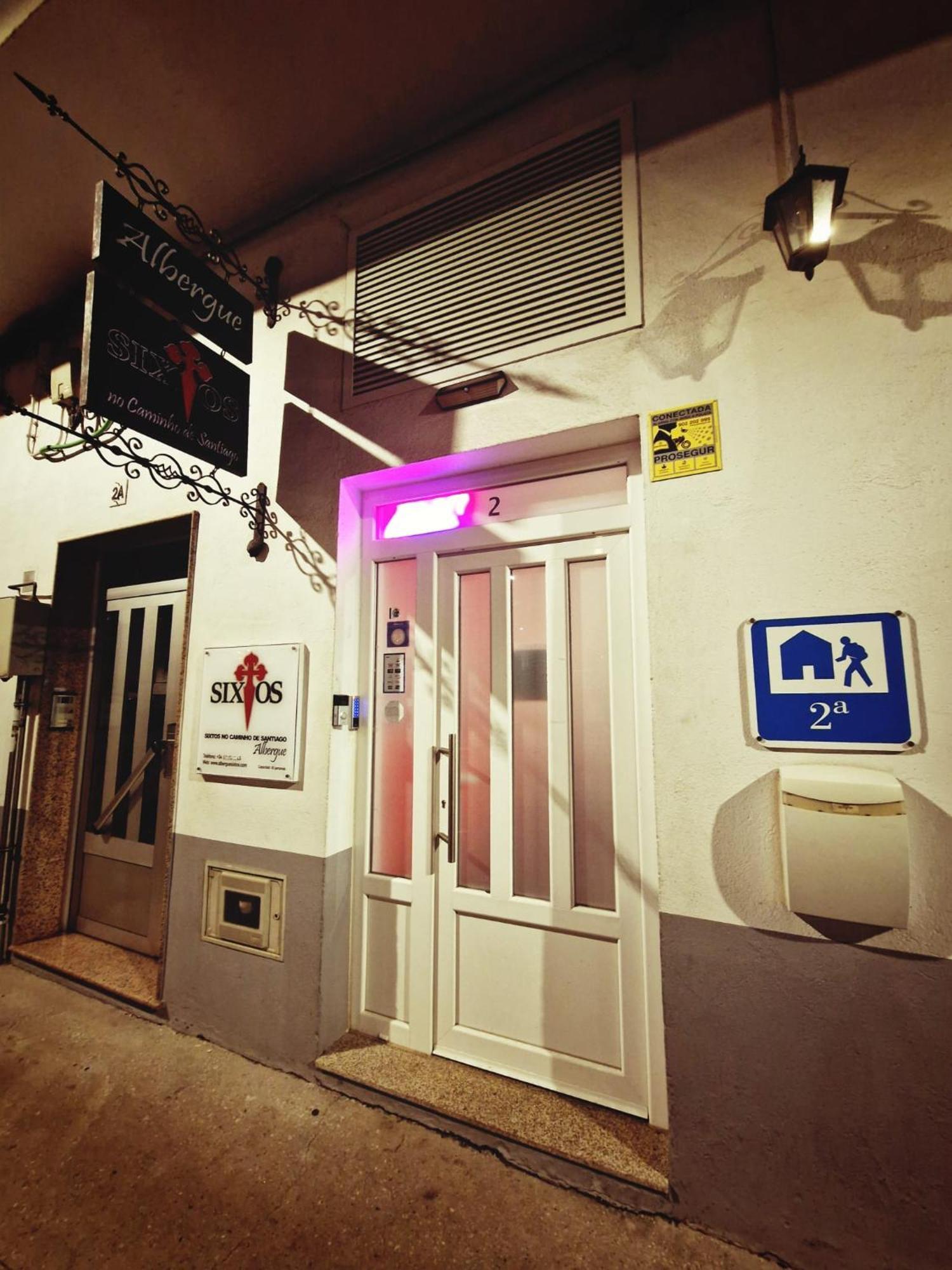 Albergue Sixtos No Caminho ซานติอาโก เด กอมโปสเตลา ภายนอก รูปภาพ