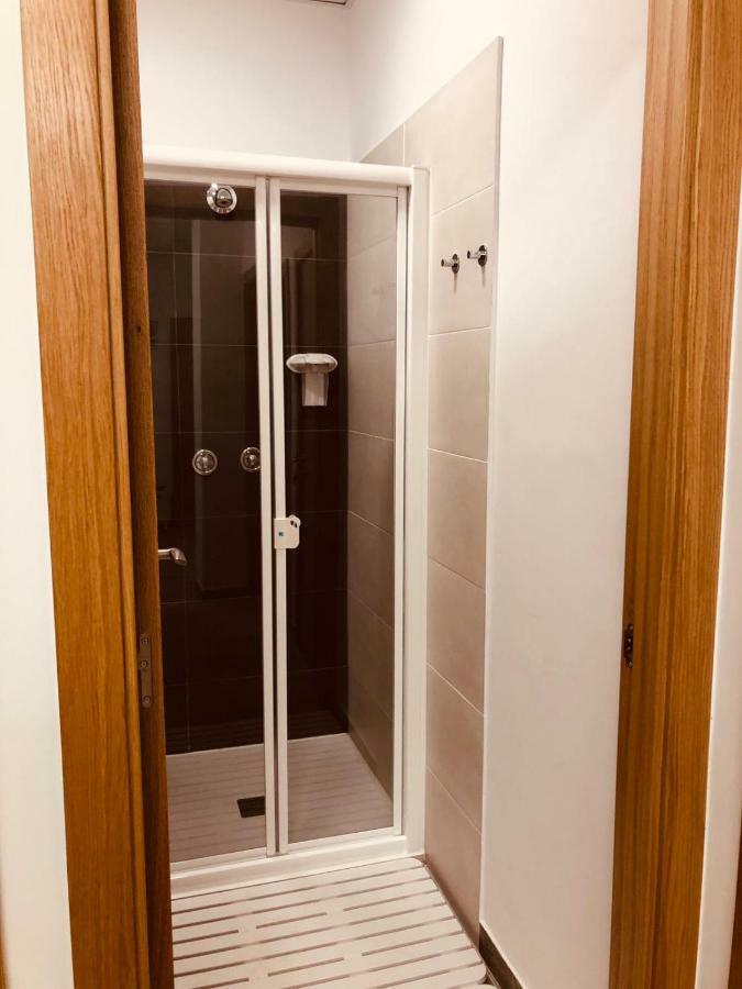 Albergue Sixtos No Caminho ซานติอาโก เด กอมโปสเตลา ภายนอก รูปภาพ