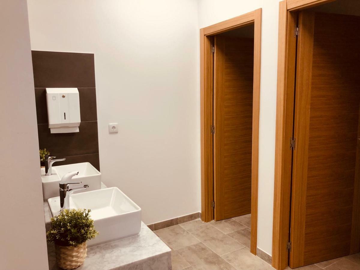 Albergue Sixtos No Caminho ซานติอาโก เด กอมโปสเตลา ภายนอก รูปภาพ