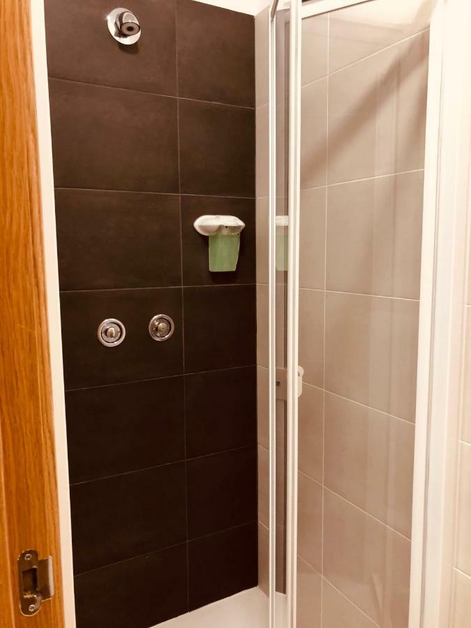 Albergue Sixtos No Caminho ซานติอาโก เด กอมโปสเตลา ภายนอก รูปภาพ