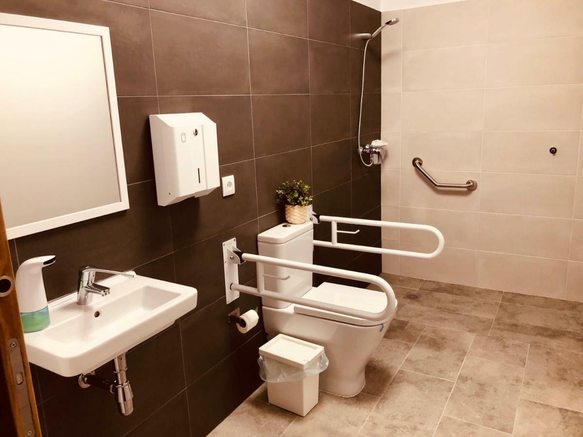 Albergue Sixtos No Caminho ซานติอาโก เด กอมโปสเตลา ภายนอก รูปภาพ