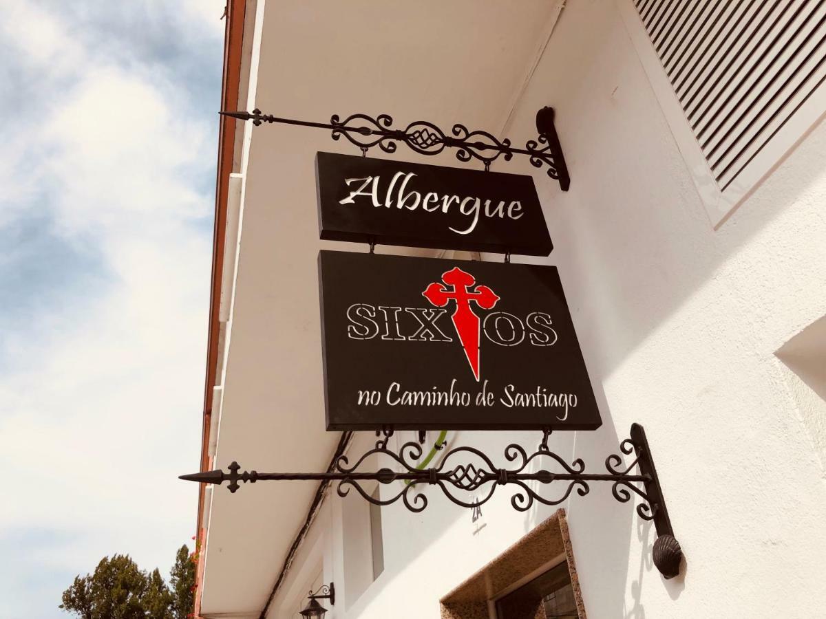 Albergue Sixtos No Caminho ซานติอาโก เด กอมโปสเตลา ภายนอก รูปภาพ