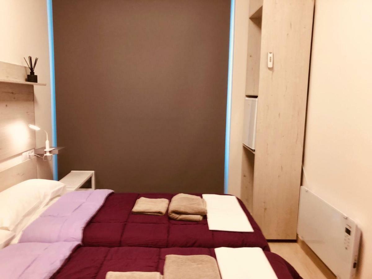Albergue Sixtos No Caminho ซานติอาโก เด กอมโปสเตลา ภายนอก รูปภาพ