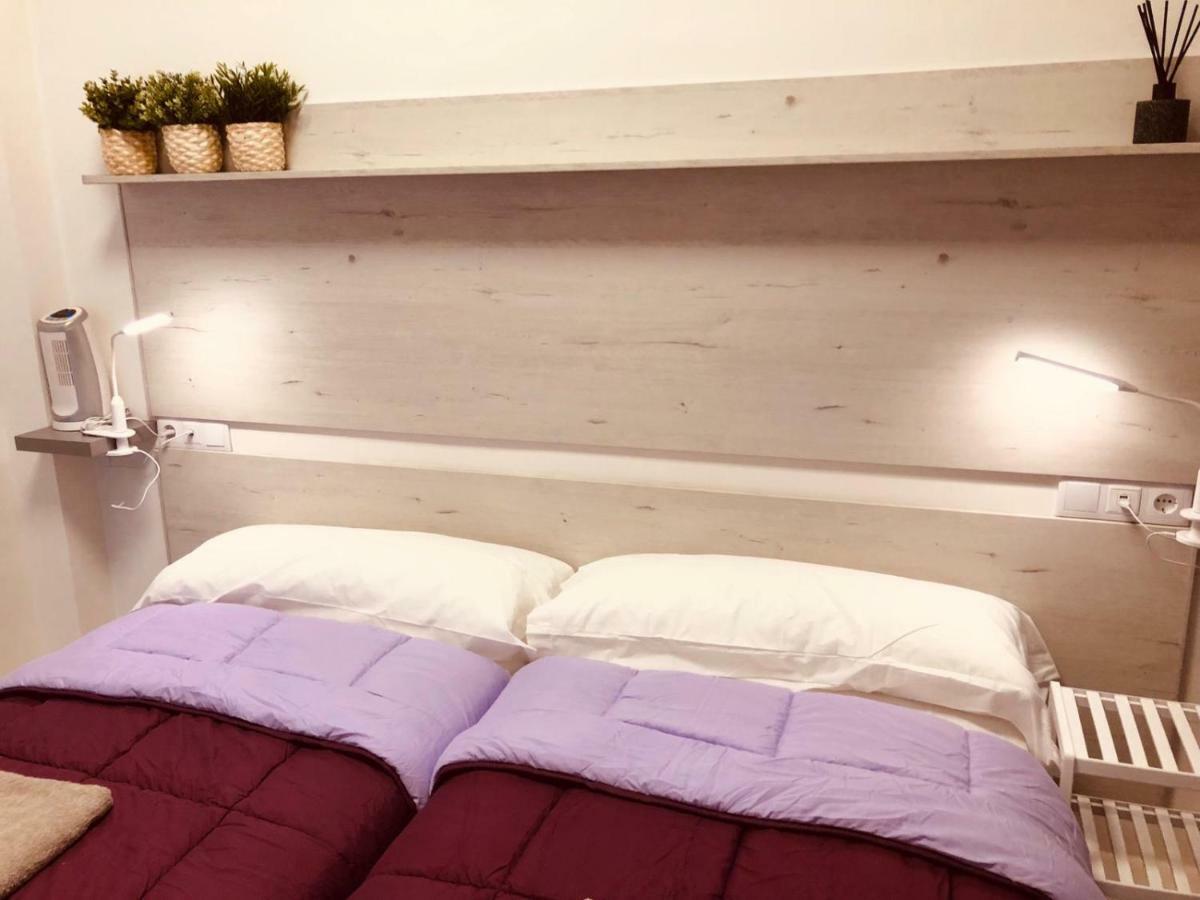 Albergue Sixtos No Caminho ซานติอาโก เด กอมโปสเตลา ภายนอก รูปภาพ